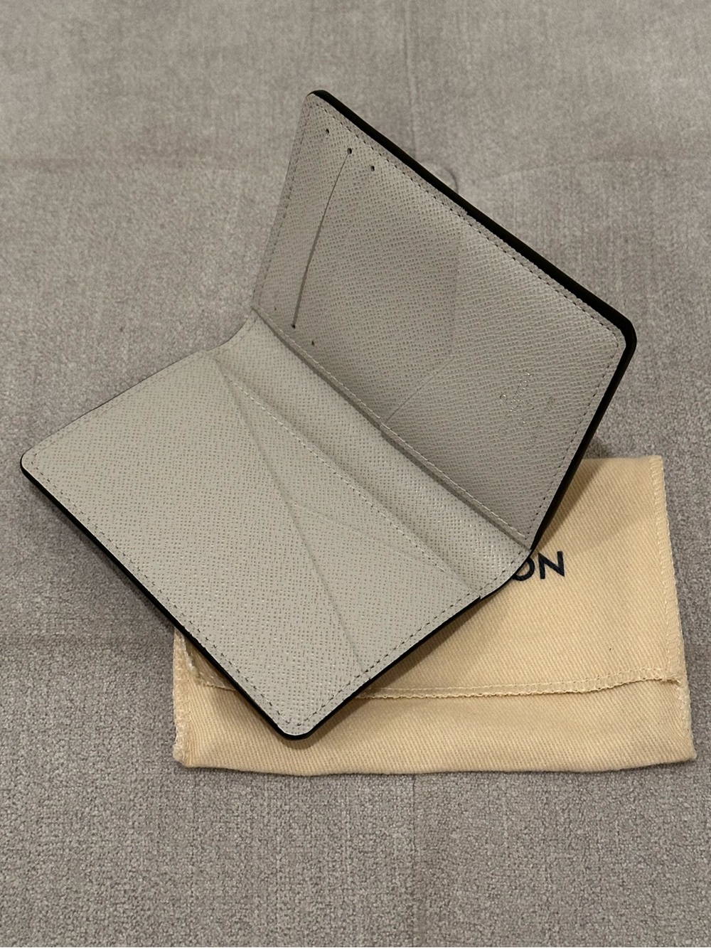 Louis Vuitton Taigarama Pocket Organizer - Picture 5 of 7